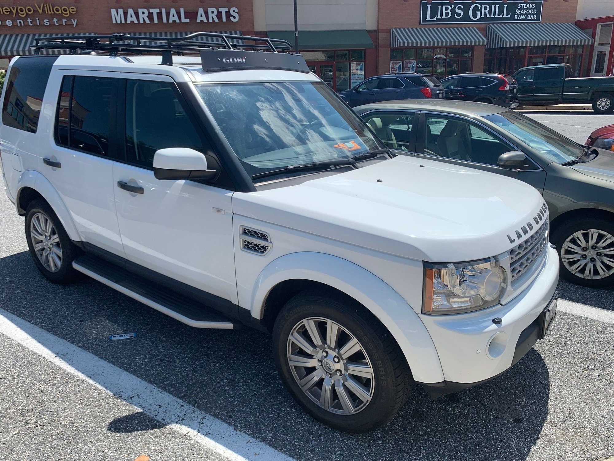 2013 Land Rover LR4 - 2013 lr4 hse - v8 - Used - VIN SALAG2D49DA664220 - 97,000 Miles - 8 cyl - AWD - Automatic - SUV - White - Middle River, MD 21220, United States