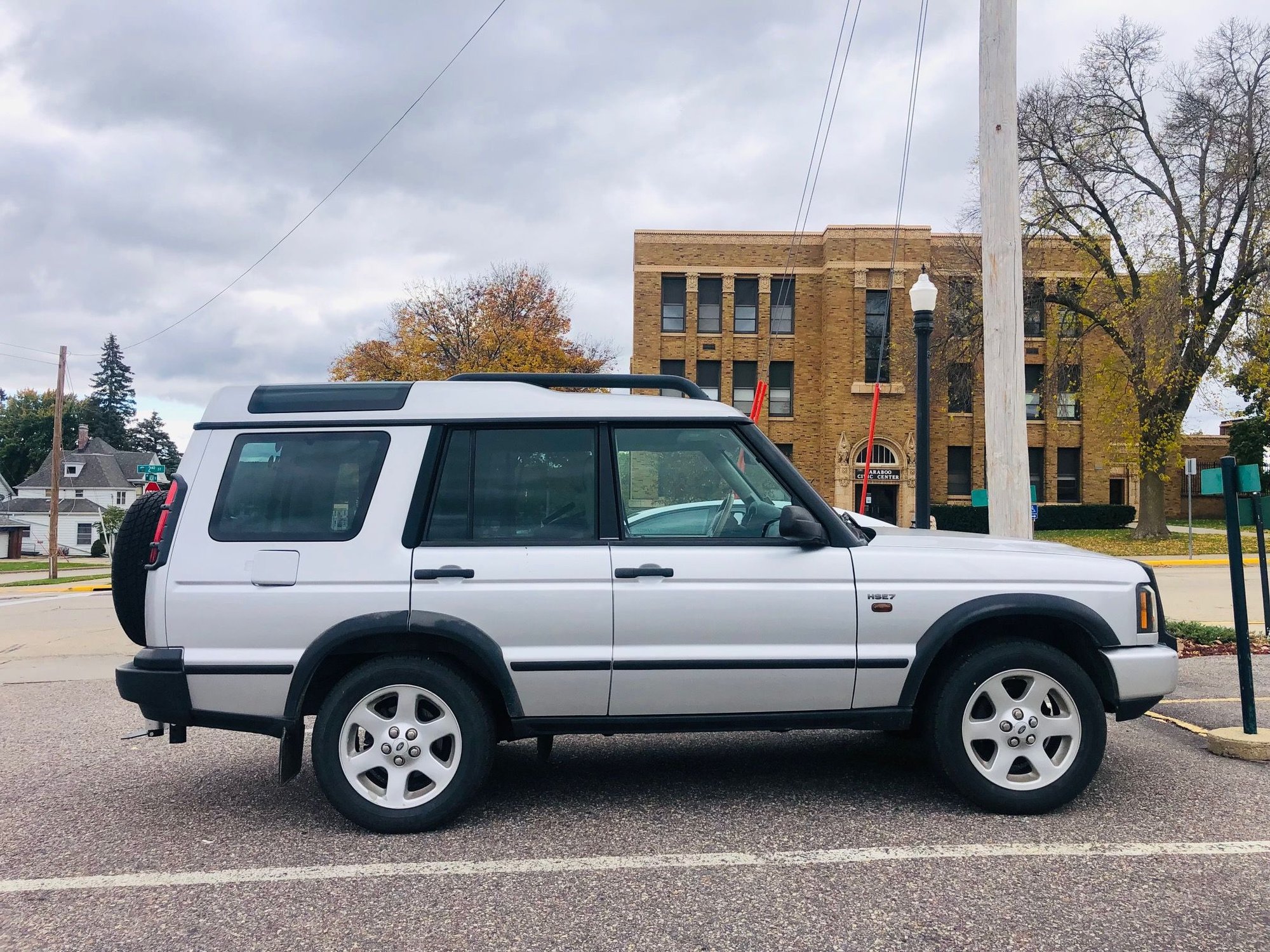 2004 Land Rover Discovery - 2004 DISCOVERY II - GREAT BODY, NEW MOTOR - 5,000 miles - Used - VIN SALTR1945A837544 - 153,000 Miles - 8 cyl - 4WD - Manual - SUV - Silver - Baraboo, WI 53913, United States