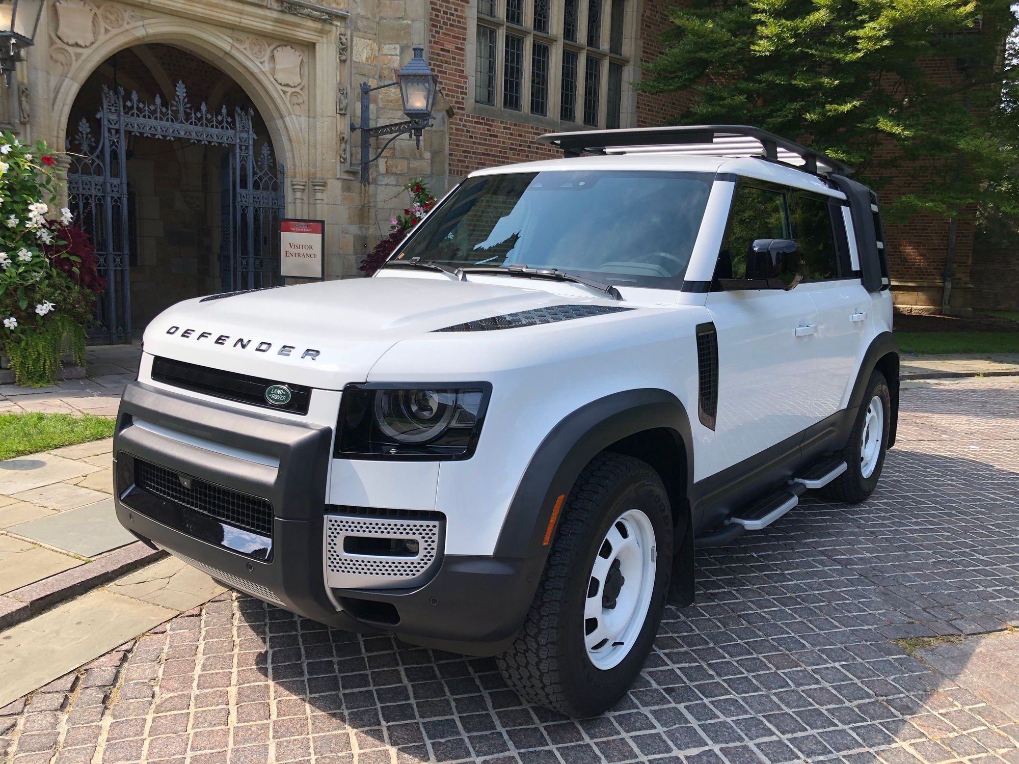 2023 Land Rover Defender - 2023 Land Rover Defender 30th anniversary for sale! - Used - VIN salej7ex3p2113336 - 14,500 Miles - 4 cyl - 4WD - Automatic - SUV - White - Rochester Hills, MI 48309, United States