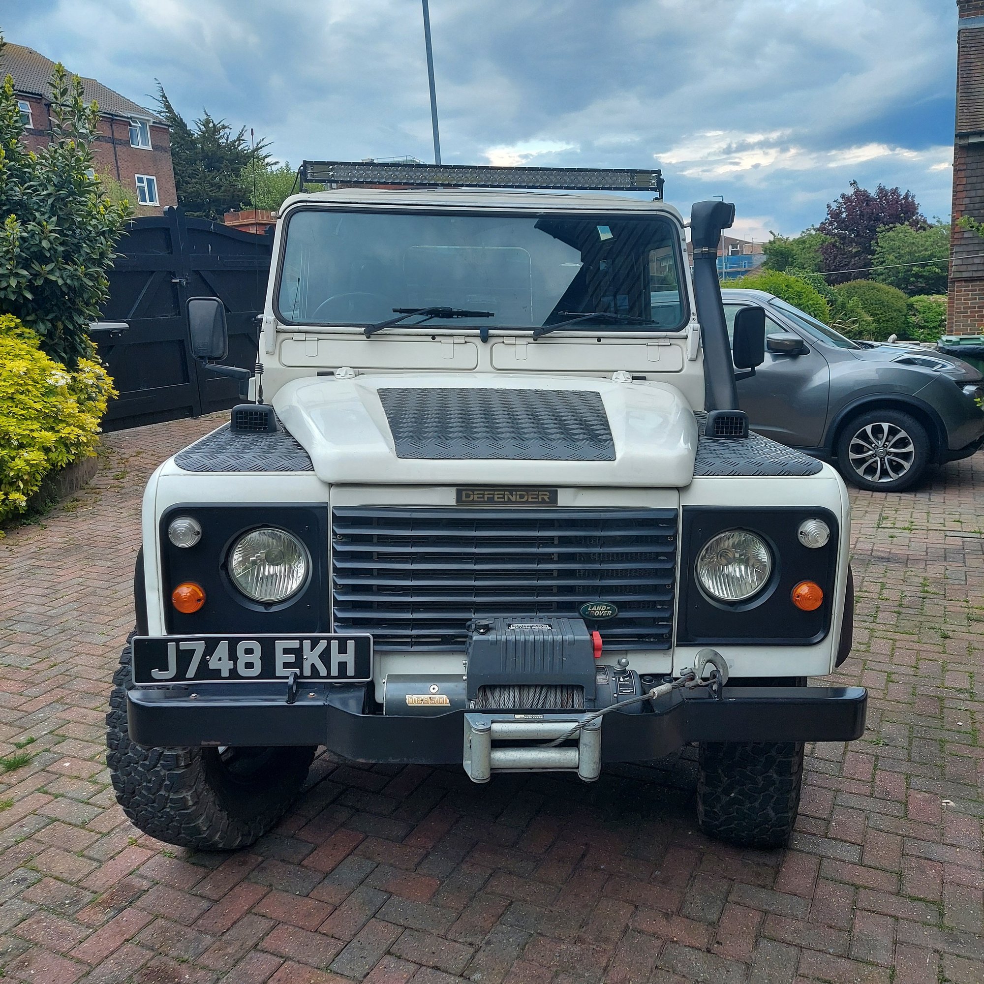 1992 Land Rover Range Rover - 1992 Land Rover 90 - 2.5 diesel – 200 tdi - Used - VIN SALLDVAF7JA907285 - 129,000 Miles - 2 cyl - 4WD - Manual - Van - Eastbourne BN21, United Kingdom