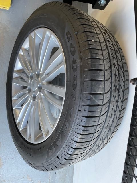 Wheels and Tires/Axles - 2018 Land Rover Discovery 20 Inch OEM wheels & Tires - $1,250 - Used - 2017 to 2021 Land Rover Discovery - Chicagoland, IL 60148, United States
