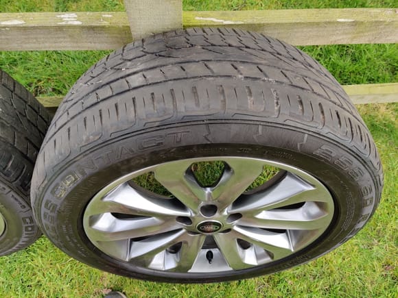 Refurbished wheel and used tyre