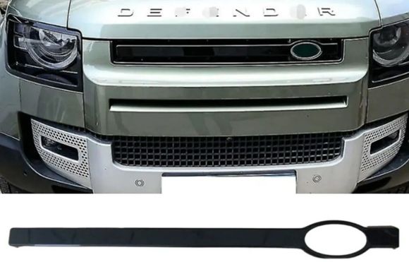 Up for sale are four original Land Rover wheels and Continental Tyres for a Land Rover Defender. These are 19-inch wheels with style 6010, which will give your vehicle a sleek and stylish look. The wheels and tyres have been previously used, but they are in excellent shape and will provide a smooth and safe ride. 

These wheels and tyres are perfect for those who want to upgrade their vehicle's appearance without breaking the bank. The Land Rover Defender is known for its ruggedness and off-road