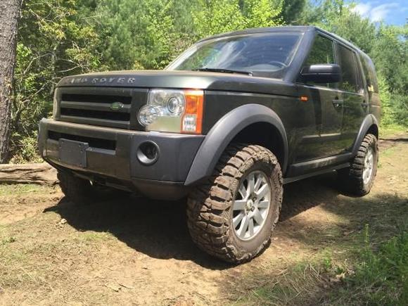 Proper look of an LR3 in its natural habitat!