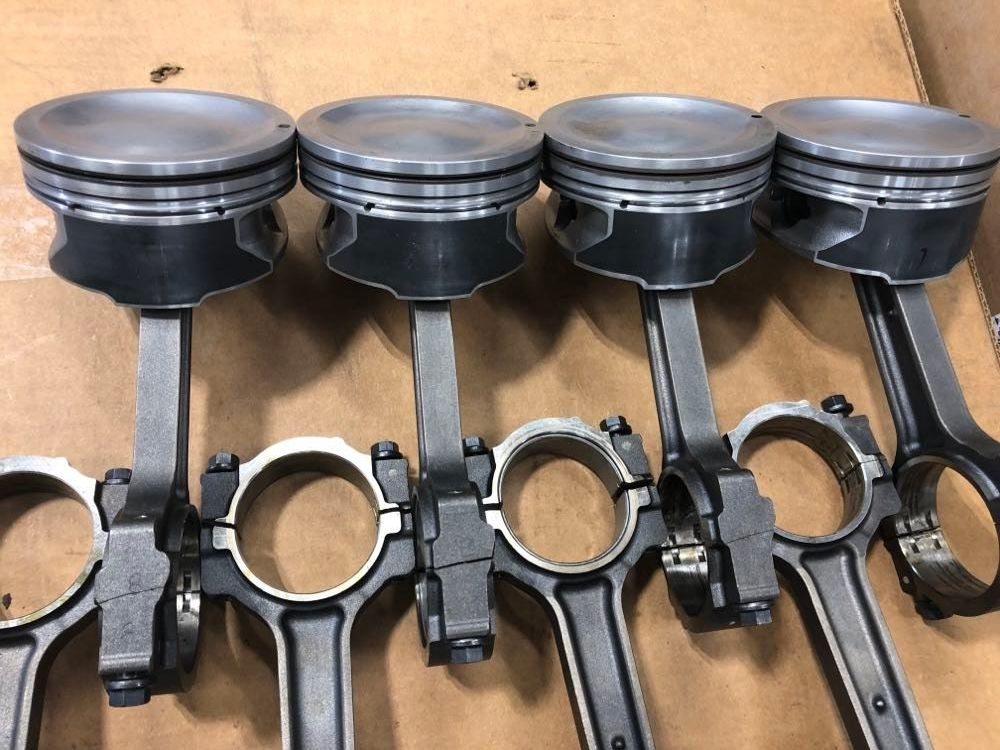 LIKE NEW GM Cadillac CTSV, Camaro ZL1 LSA Pistons & Rods GM 19180413