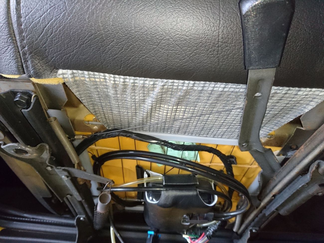 Interior/Upholstery - Wanted 98-02 camaro passenger seat track arm - Used - 0  All Models - 60561, IL DARIE, United States