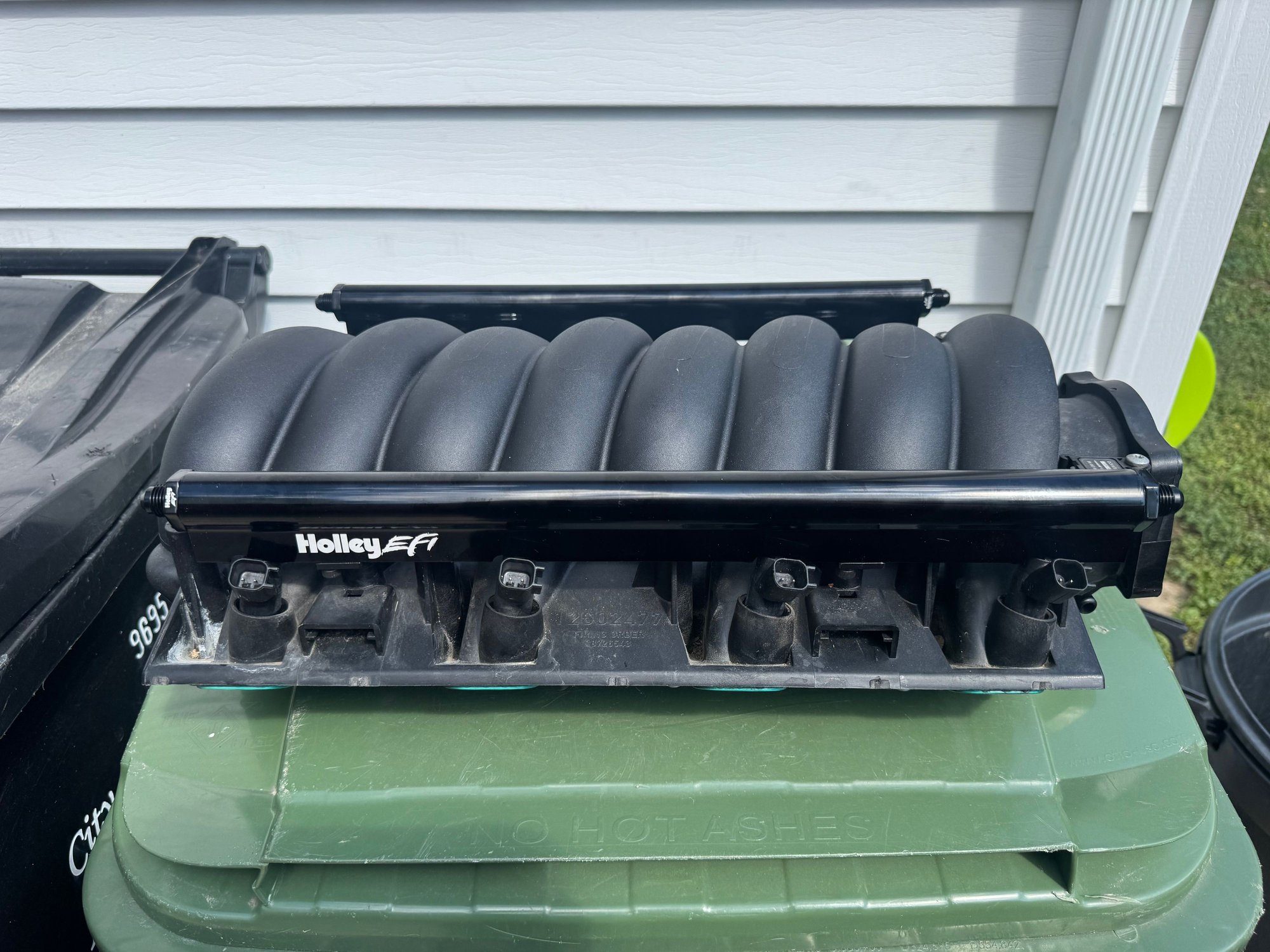 Engine - Intake/Fuel - LS3 Intake With Holley EFI Rails And 50lb Flex Fuel Injectors - Used - 0  All Models - Allen Park, MI 48101, United States