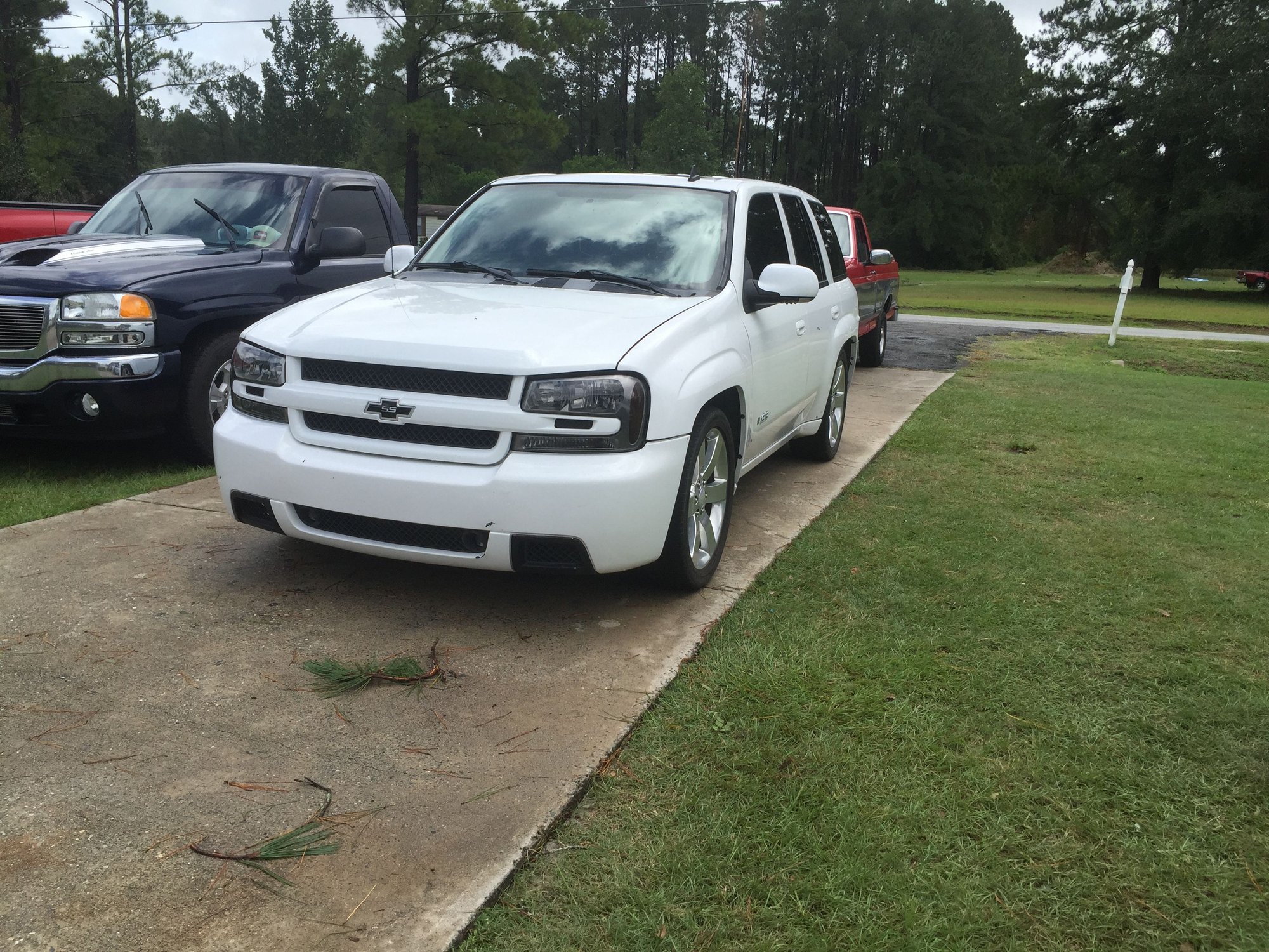 2007 Chevrolet Trailblazer - 2007 Chevy Trailblazer SS - Used - VIN 1GNES13H972261656 - 8 cyl - 2WD - Automatic - Truck - White - Bellmore, NY 11710, United States