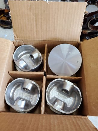 box of new ls2/lq9 pistons juat came in. now i need so rings
