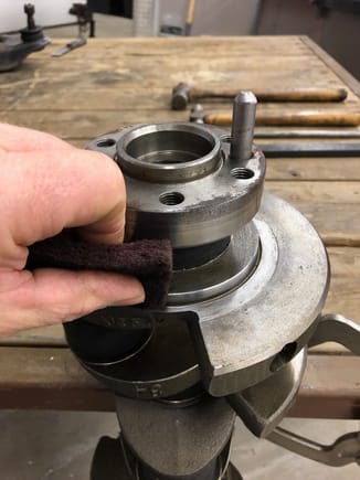I use a scotch brite to clean de relucteur surface on the crank.
