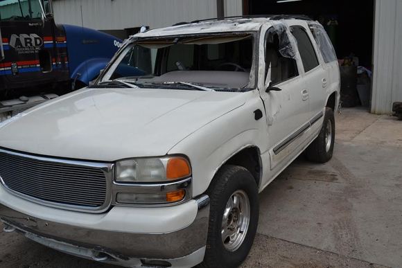 2002 GMC Yukon 5.3  Vortec w/ 4L60E drive line and frame donor vehicle