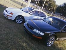 my  gurls  white  se  and  my  cuzin jonathan 99 gle   5 speed  sitiing on  g35s