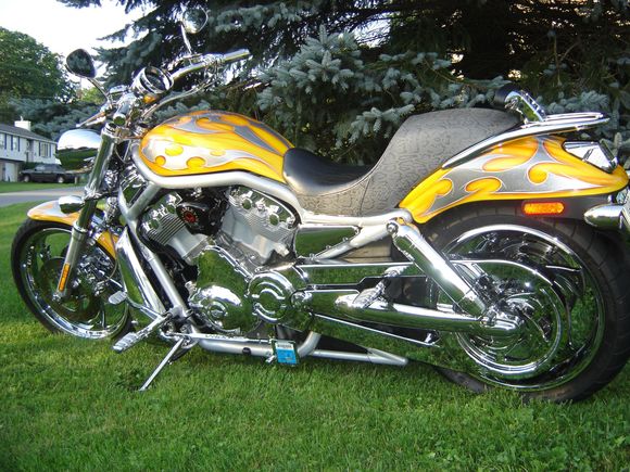 2003 V-Rod, Left