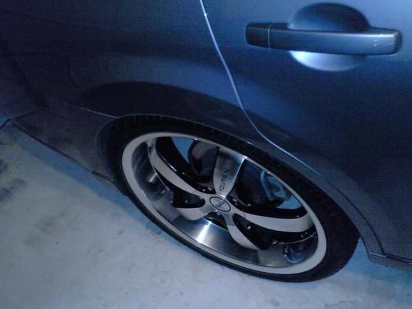 Rear Wheel
22"X8" Wheels
255/35/22 Tires