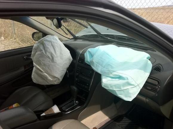 The airbag light was flashing that day...but they still deployed...btw It didnt hit that fence, it hit the center median on I 35W Northbound then spun across about 5 lanes of traffic and landed in this ditch