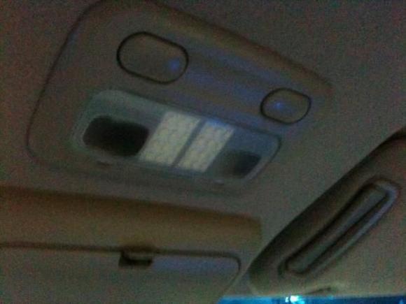 SMD panels (solid white). Both panels are individually wired into the lamp and work in conjunction with the buttons.