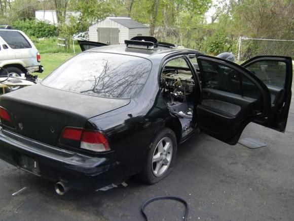 ripping out everything out my clean 98 max car was totaled cause dumn fuken people dont know how to fucken drive on the road ..... was snowing and guy was texting or wacking off while driving didnt hit the brake and hit a truck that hit my car causing a 9 car pile up on the high way seen the whole thing happening nothing i could of done was blocked in just had to wait for the hit