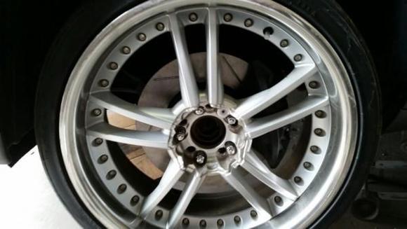 7279be4ceb3e86148b2c576ddc46f179
20 in. Avarus wheels riding 245/35 z rated Azenis