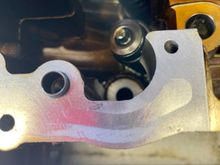 This is the old (non-rebuildable) cylinder head. 