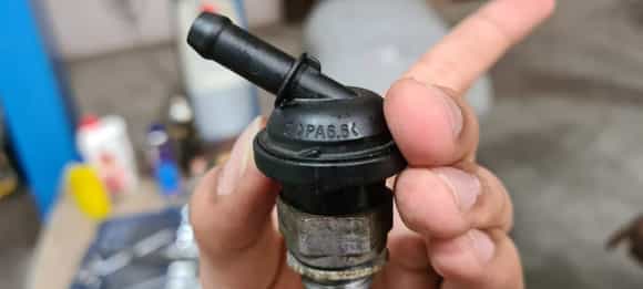 Crankcase vent hose valve. BMW Part no 11157632333 