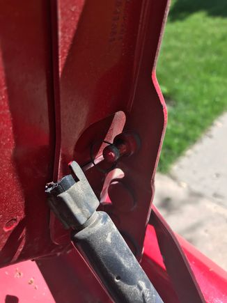 The trunk was horrible the hydraulics had been snapped from both side of the trunk