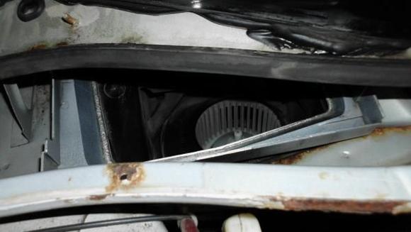 Blower Motor where Cabin filter Goes.
