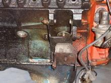 top right bolt not correct too small diameter