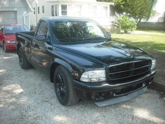 1998 dodge dakota R/T
5.9l 360, 46re (stock)
headers, intake, and a few look goods.