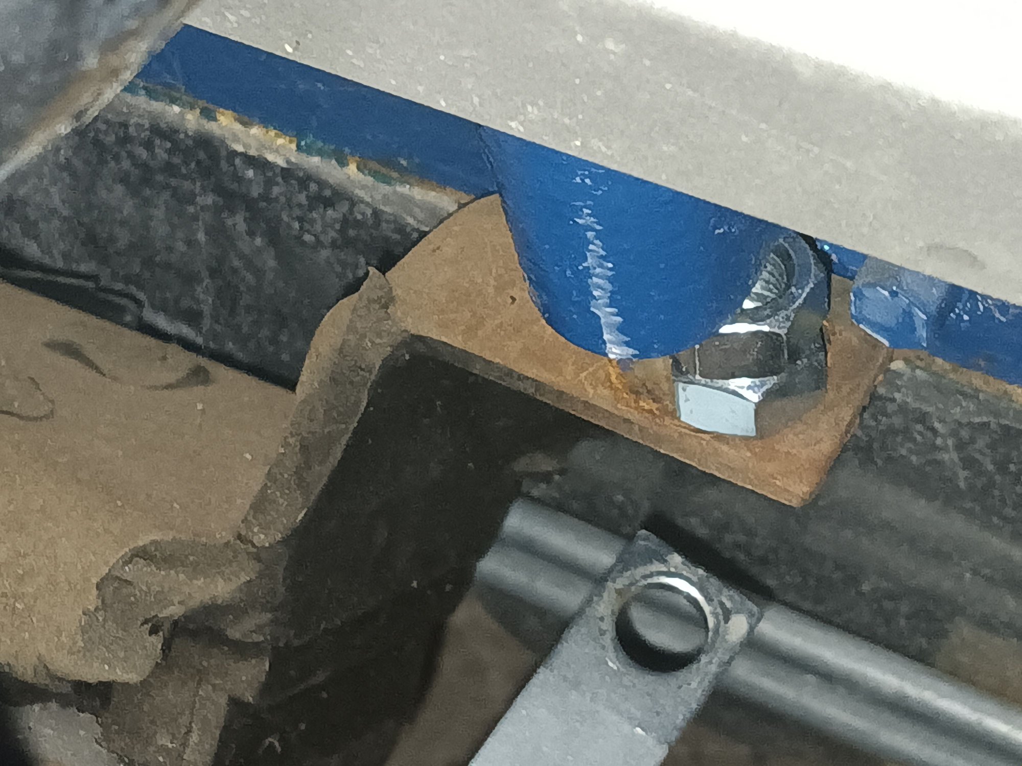 Gap between block and motor mount with fan centered in the shroud.