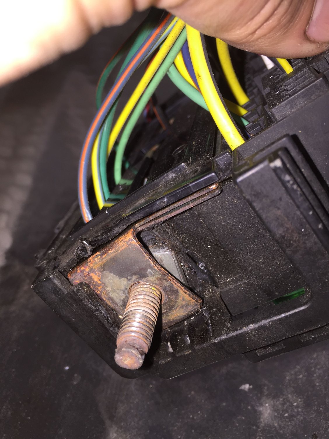 Mustang Fuse Box Wiring Issue - MustangForums.com