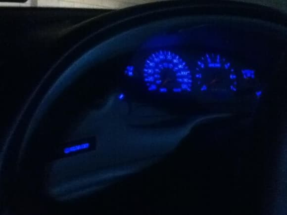 Modded the rear defrost switch, i opened it and put a blue led on it, and a white led for when it's on