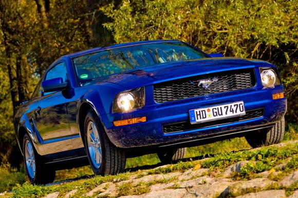 Mustang SS (Sabine's Stang) on 26 Oct 2008 with Vista Blue mirror covers.