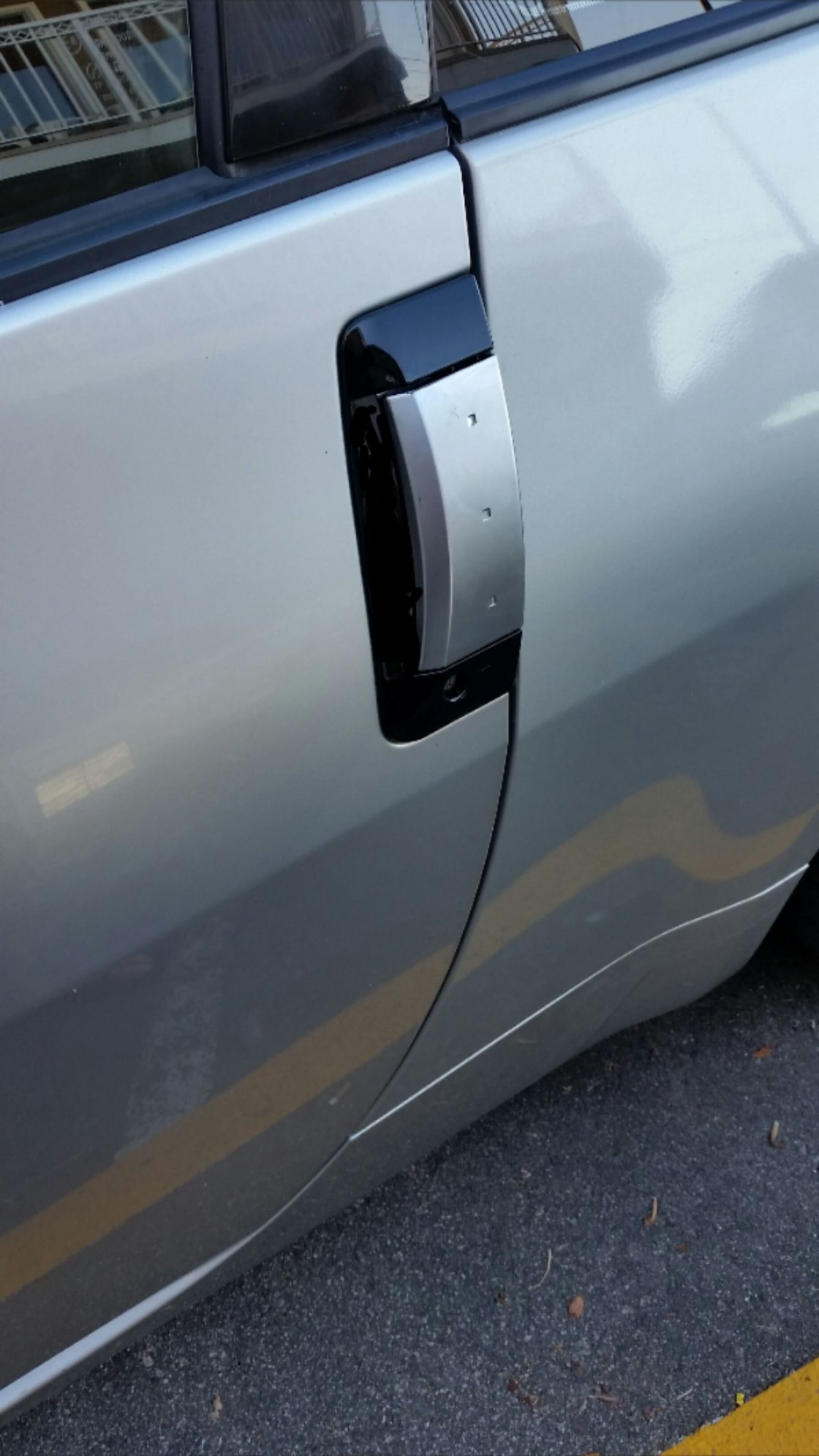 Painted door handles, removal and installation Page 5