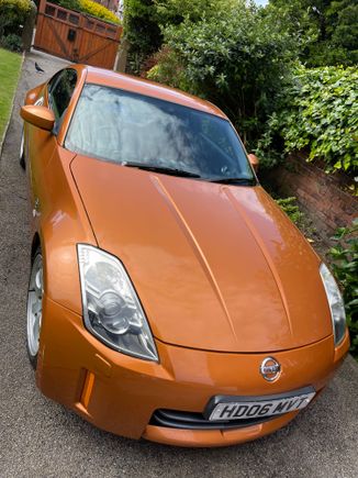 I now know how good valets earn their money … Never again will I question what a decent car valet charges .. wheel cleaner / rinse / pre wash / rinse / foam / rinse / two bucket usage 😳 wash / rinse / spray wax / rinse / spray wax / rinse / dry …… die 😂😍 #nofilter #350z