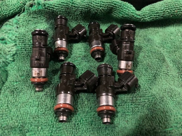 My sale went thru with the Bosch 210lb Injectors and i picked them up this morning in NC. They are a few millimeters shorter that the traditional sized ones im used to seeing for the Z. He had a 60mm adapter cap but i think it would be too long, gonna order the 48mm adapter caps with the 14mm O-rings and filter by the end of the week. 