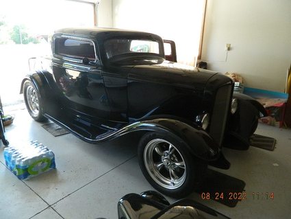 32F RARE 3 WINDOW COUPE, WITH FUEL INJECTION 350V8