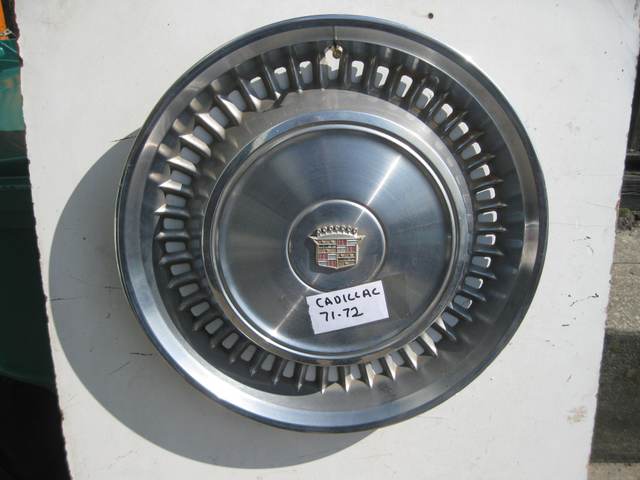 1971-72 CADILLAC HUBCAPS