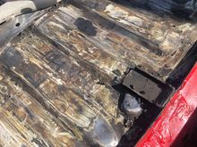 Stripping all the under seal, will tidy all this up to make it factory straight again.