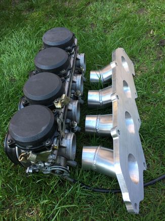 The carbs and manifold. Also got a alternator bracket and engine mount.