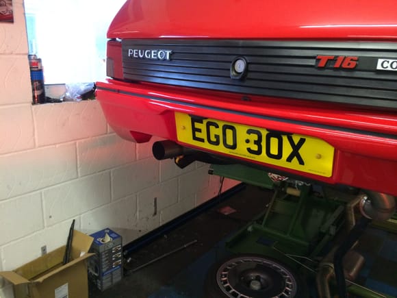 Here you can see the bumper with the twin exahaust holes filled and painted and the T16 style single exhaust.
