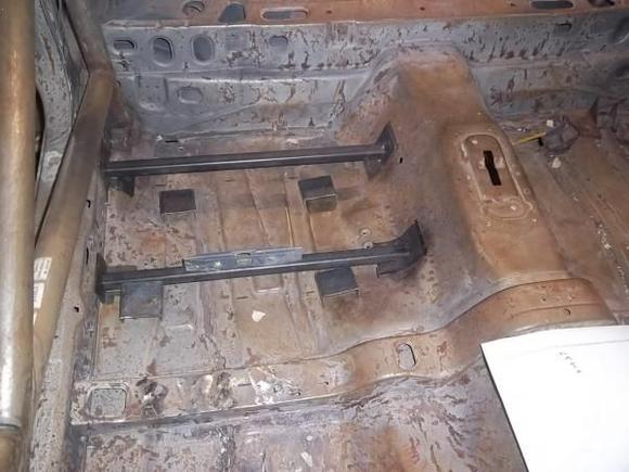 New passenger seat mounting's