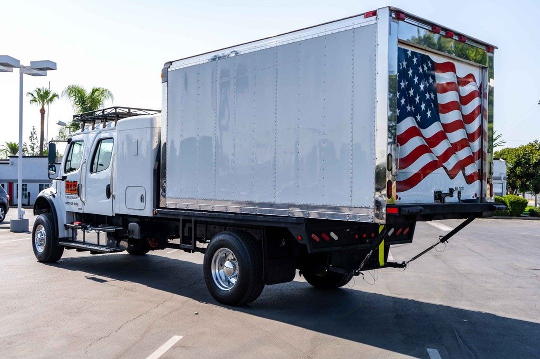 Freightliner 4x4 Crew Cab w/flatbed & Box for Sale in FONTANA, CA