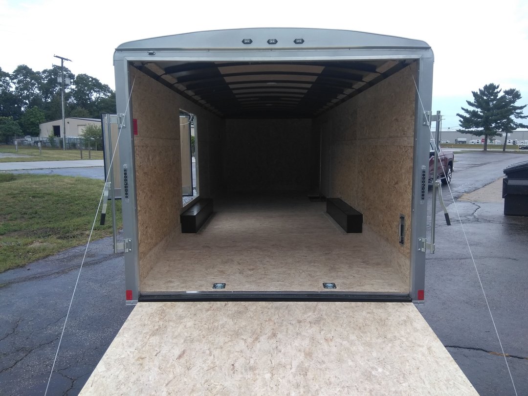 2020 24ft enclosed trailer new condition! ESCAPE DOOR! for Sale in