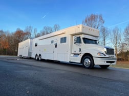 2005 United Specialties motorhome/with 2021 34’ stacke