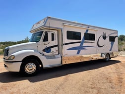 2003 FREIGHTLINER RENEGADE 28TLQ, low miles good condition!