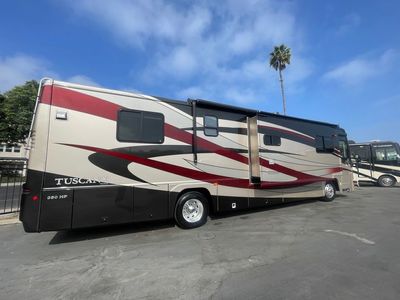 2005 DAMON MOTOR COACH TUSCANY 3974 