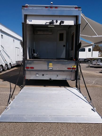 2006 Haulmark Motorgarage Mercedes 450HP 43' 1-Slides with B