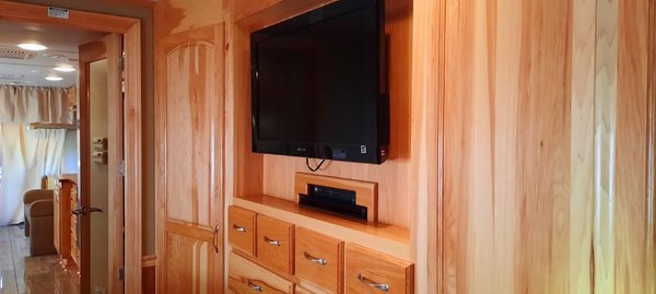 2011 Haulmark 45' Motorhome Bath & Half 2 Slides