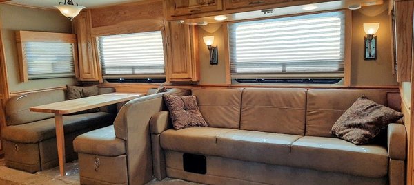 2011 Haulmark 45' Motorhome Bath & Half 2 Slides