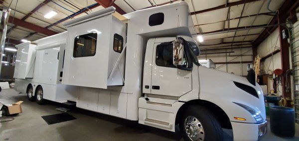 Brand New 2019 ShowHauler 4 Slide 45' 1.5 Bath for Sale $389,000